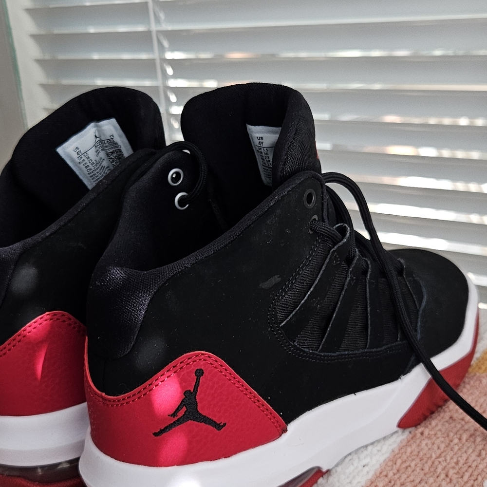 Jordan Kids Max Aura Black and Red Sneakers - Picture 9 of 16
